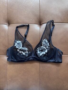 Understance black lace embroidered underwire bra size 34B